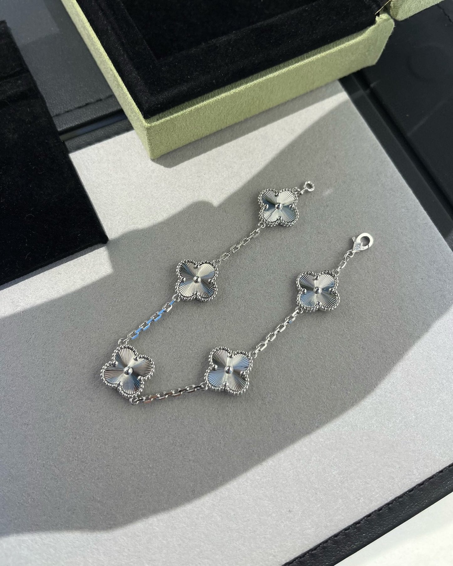 [Everoly JW]CLOVER SILVER 5 MOTIFS BRACELET